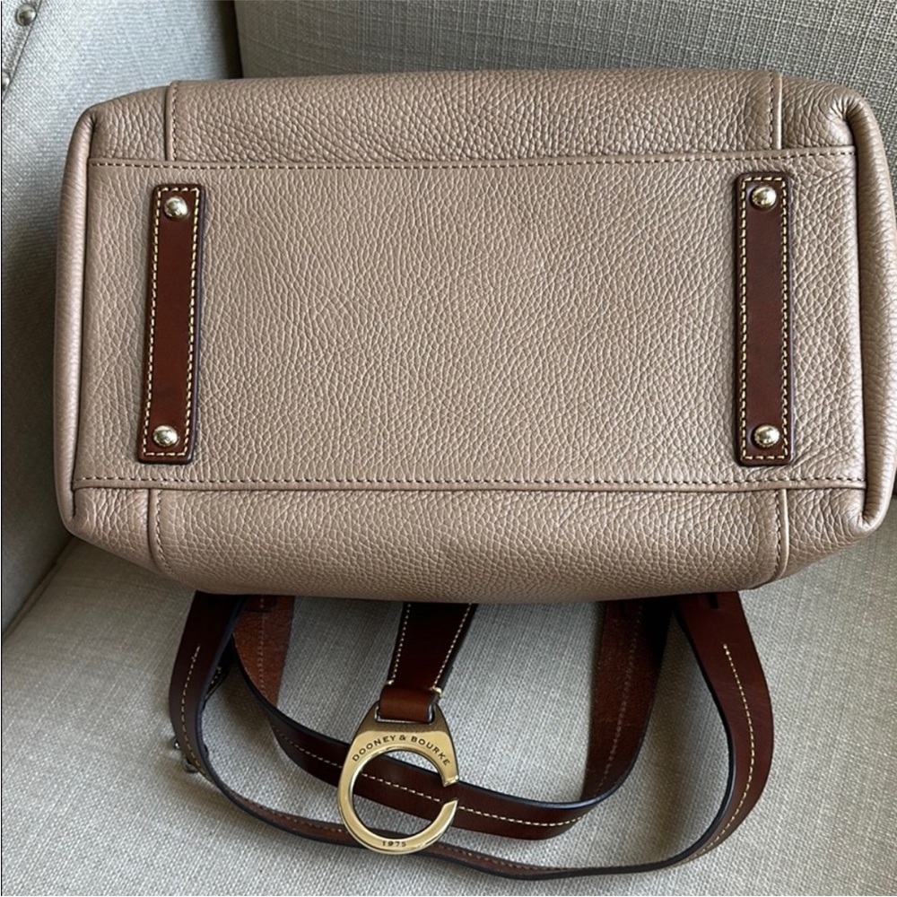 👜LIKE NEW👜 Dooney & Bourke Florentine East/West Shopper in Mushroom - Picture 8 of 9